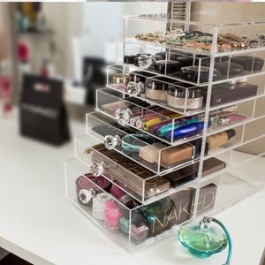 Twin Lilies Cutie Cube Acrylic Makeup Organizer!